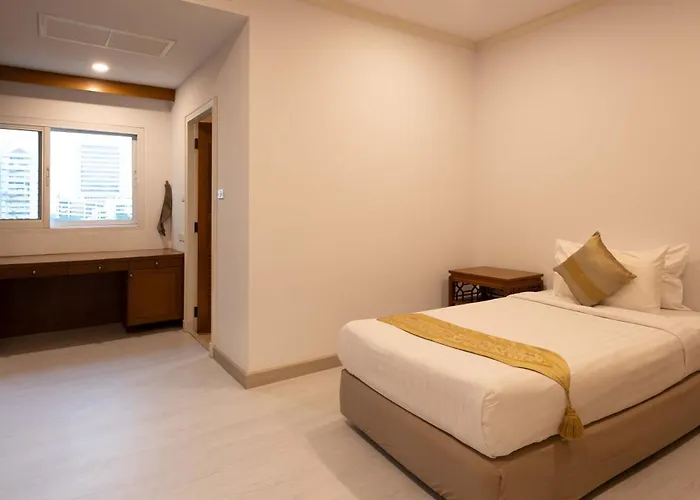 Chaidee Mansion 3*